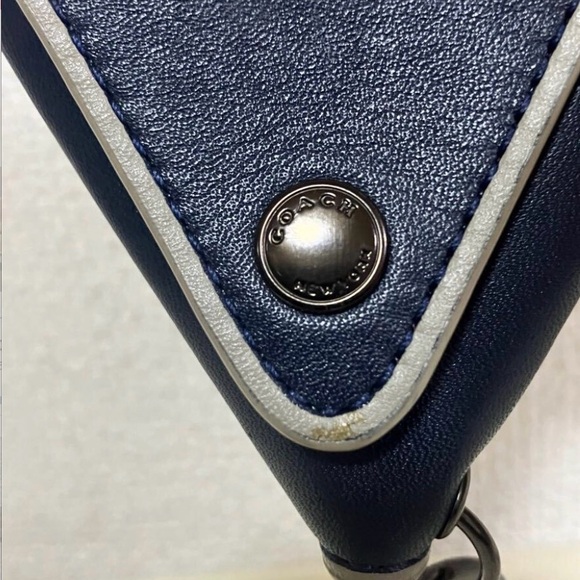 Coach Triangle Folding Coin Pouch Preloved - Picture 3 of 3